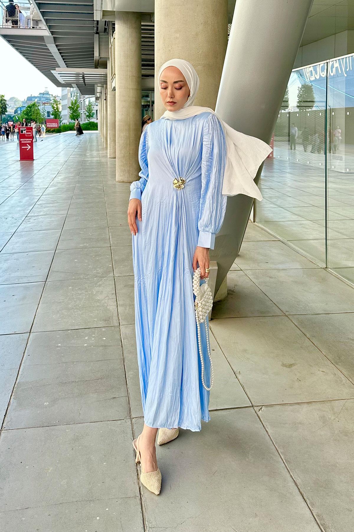 Ön Bronş Kırışık Elbise Mavi