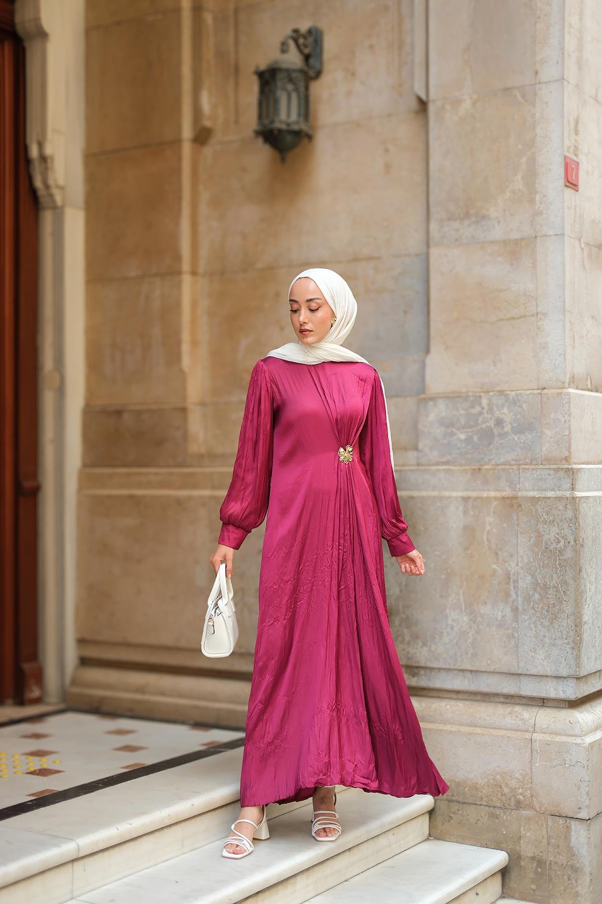 Ön Broş Detaylı Kırışık Elbise Bordo