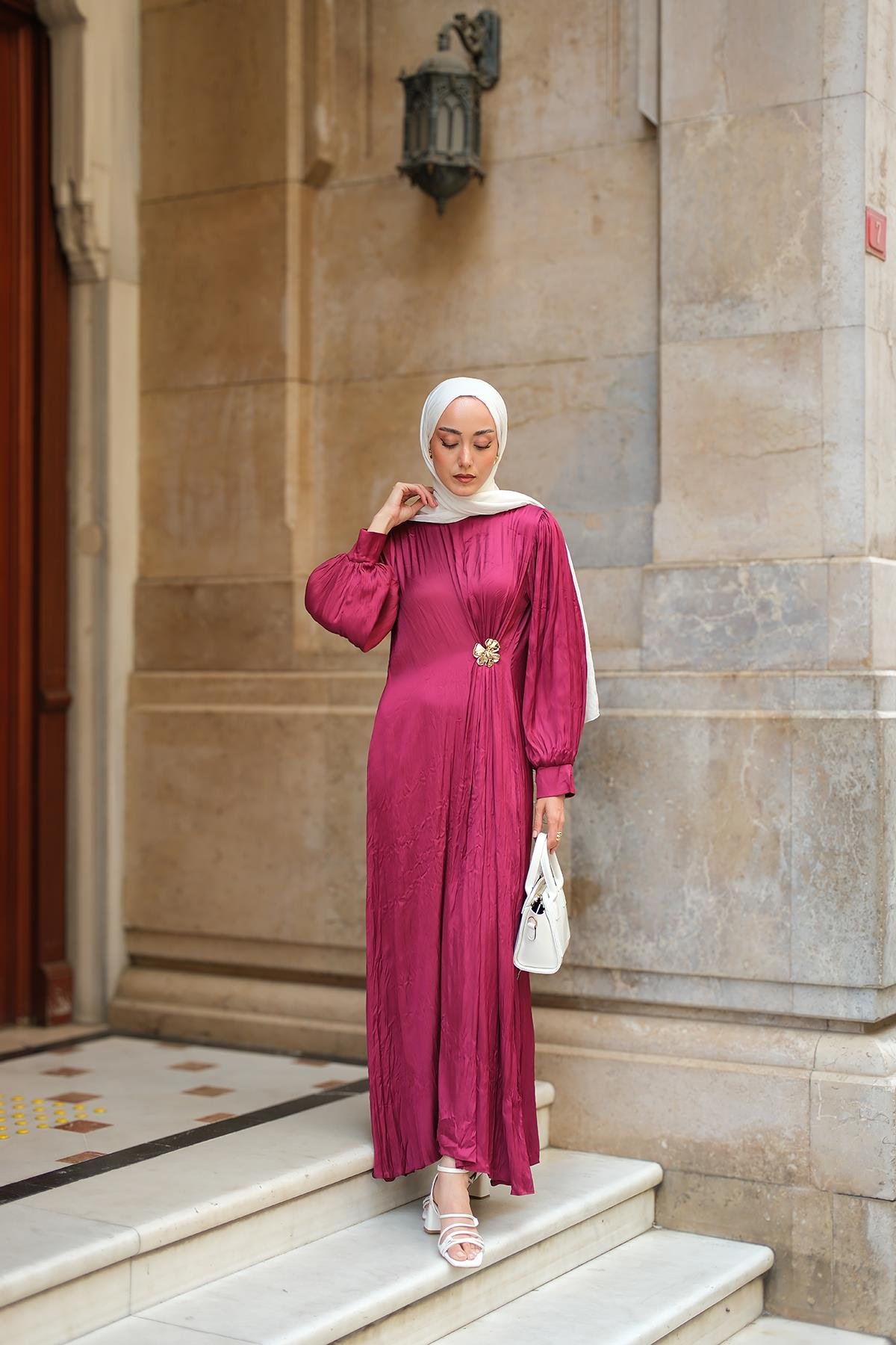 Ön Broş Detaylı Kırışık Elbise Bordo