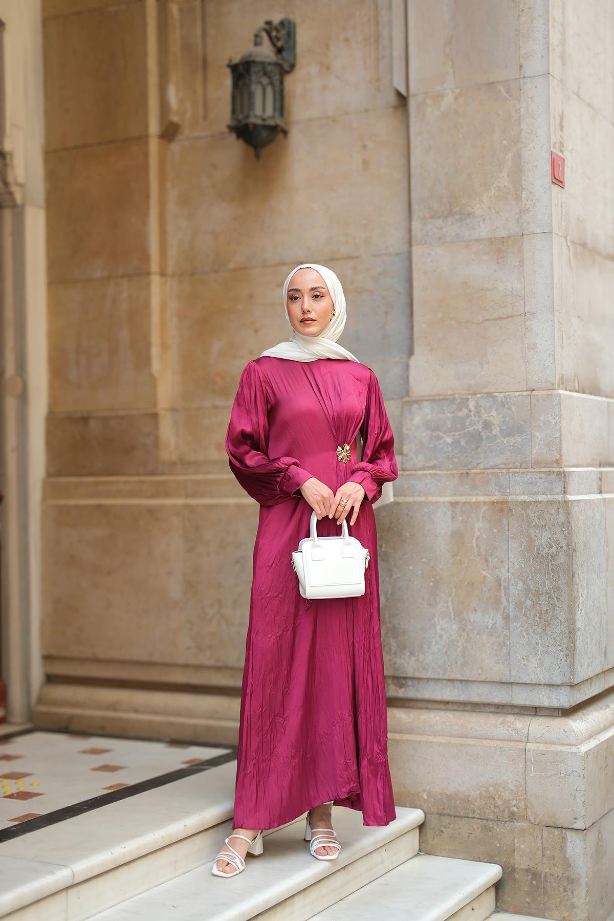 Ön Broş Detaylı Kırışık Elbise Bordo