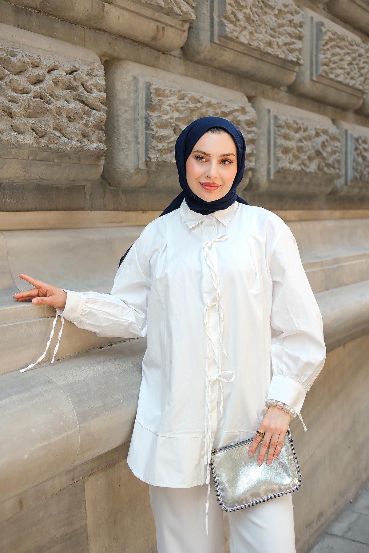 Ön Kurdele Detay Oval Kesim Gömlek Beyaz