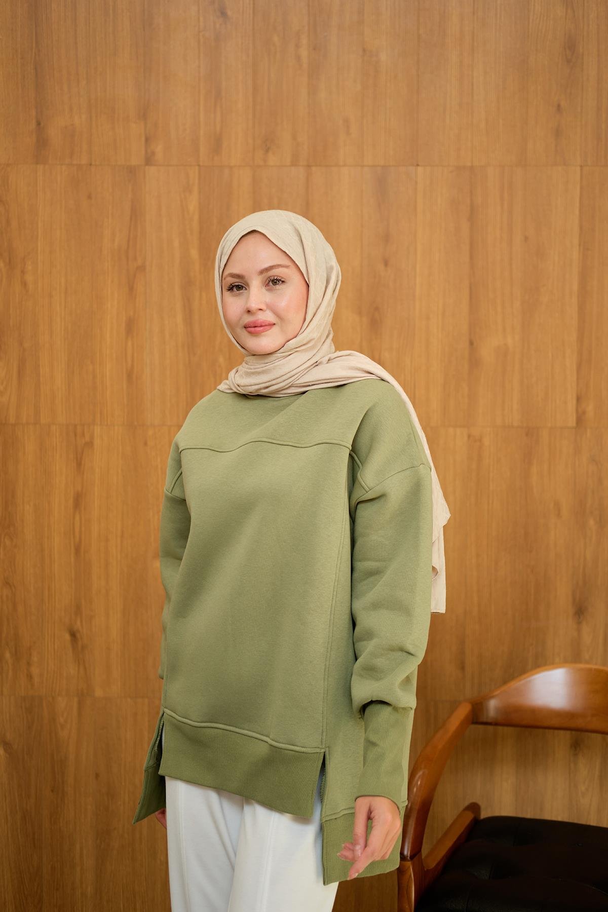 Ön Yırtmaç Ve Parmak Detaylı Sweat Yeşil