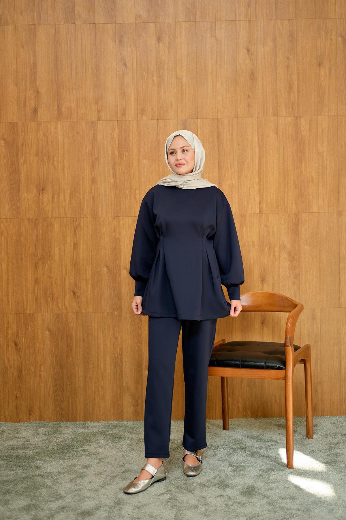 Önden Pileli Takım Lacivert