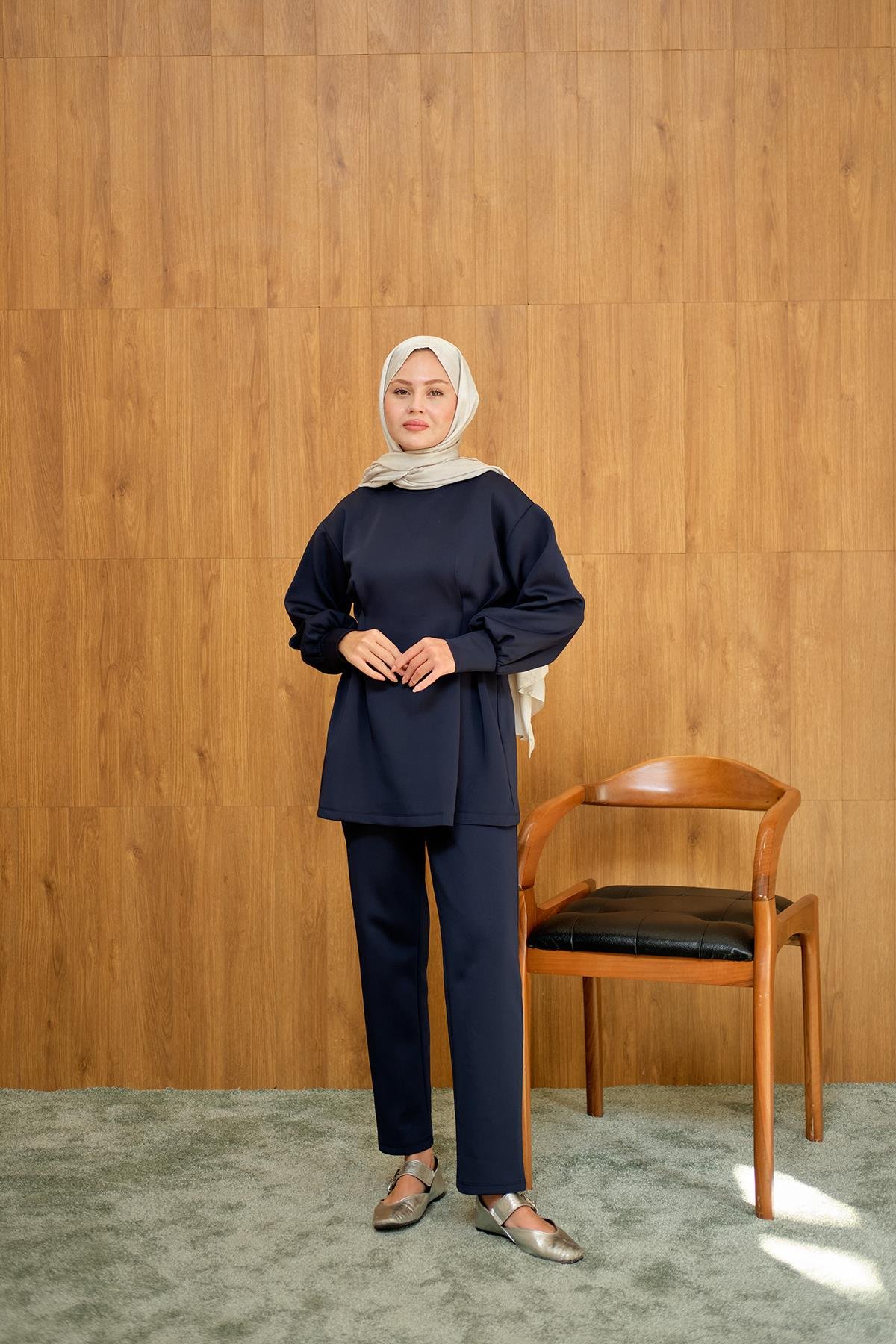 Önden Pileli Takım Lacivert