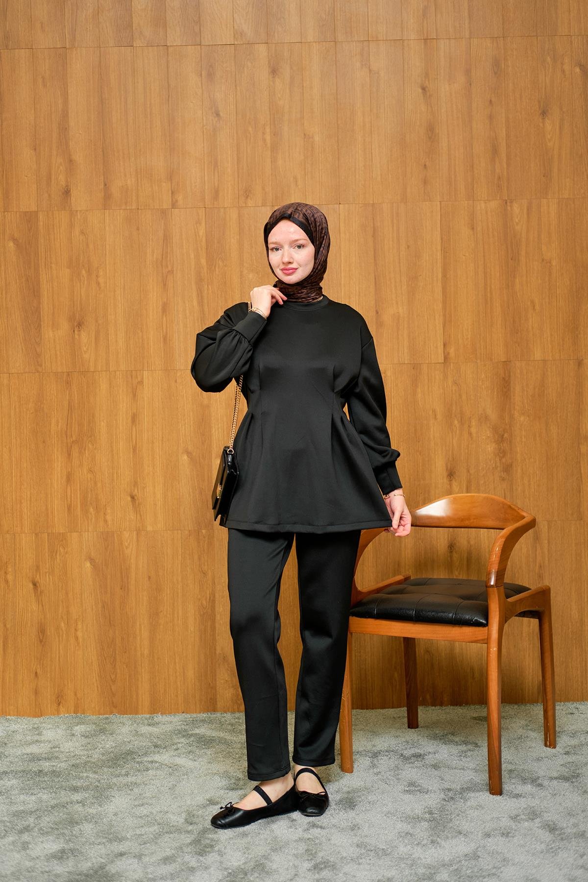 Önden Pileli Takım Siyah