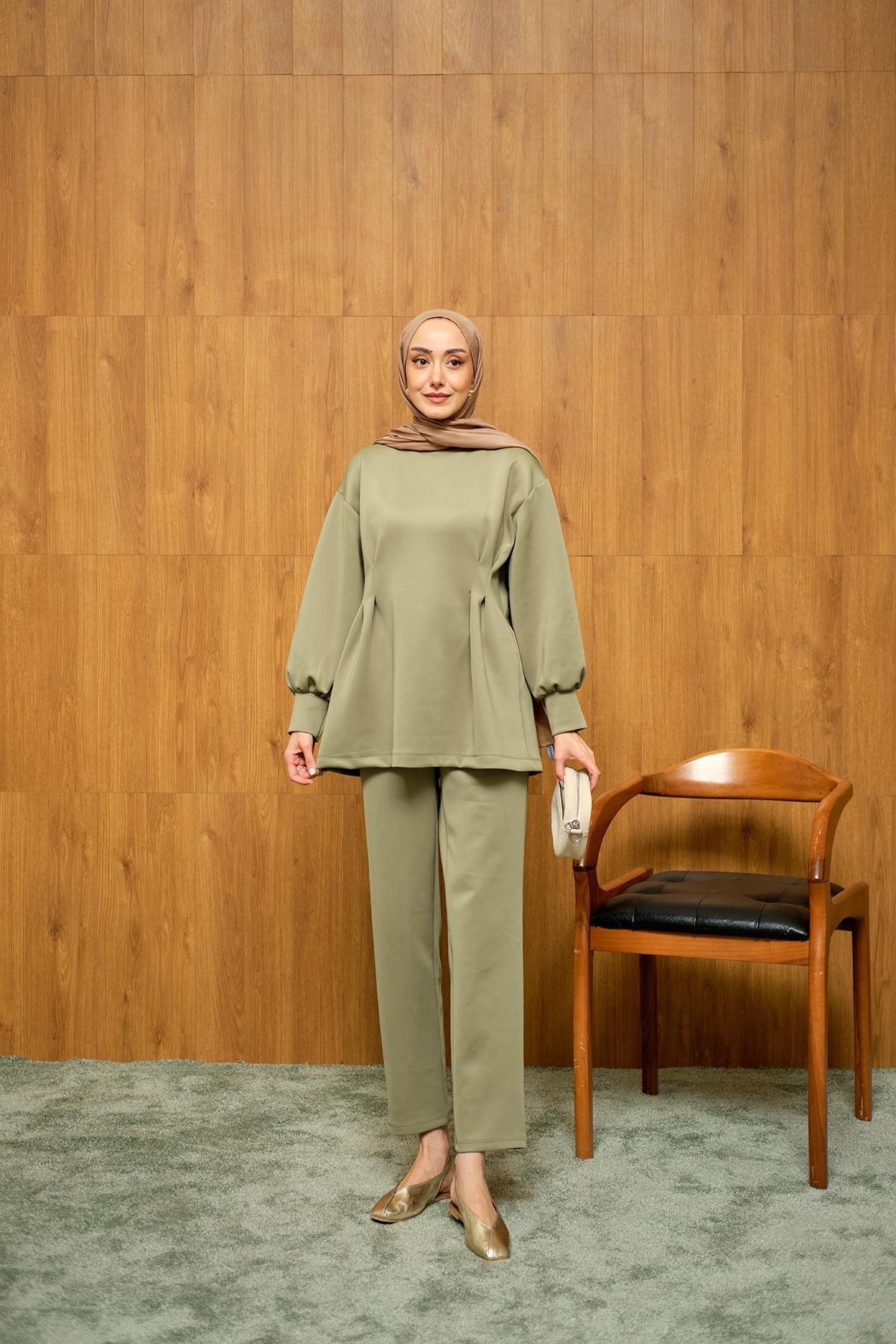 Önden Pileli Takım Yeşil