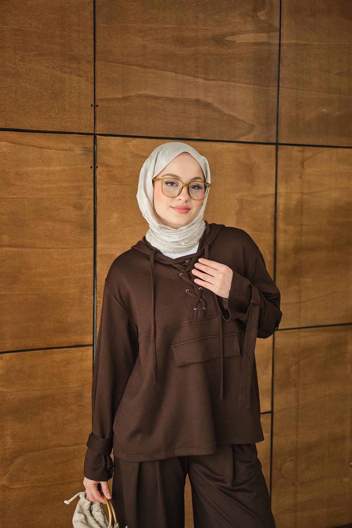 Önü Çapraz İp Detay Takım Kahverengi