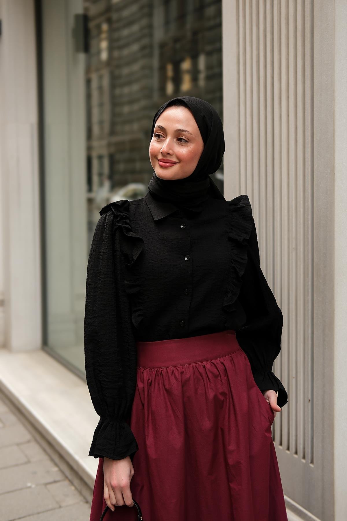 Önü Fırfır Detaylı Keten Gömlek Siyah