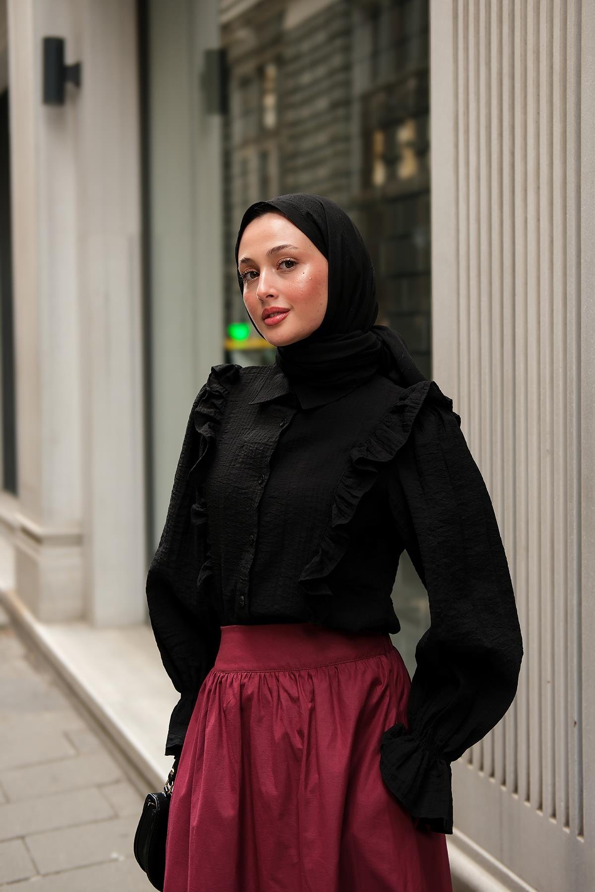 Önü Fırfır Detaylı Keten Gömlek Siyah