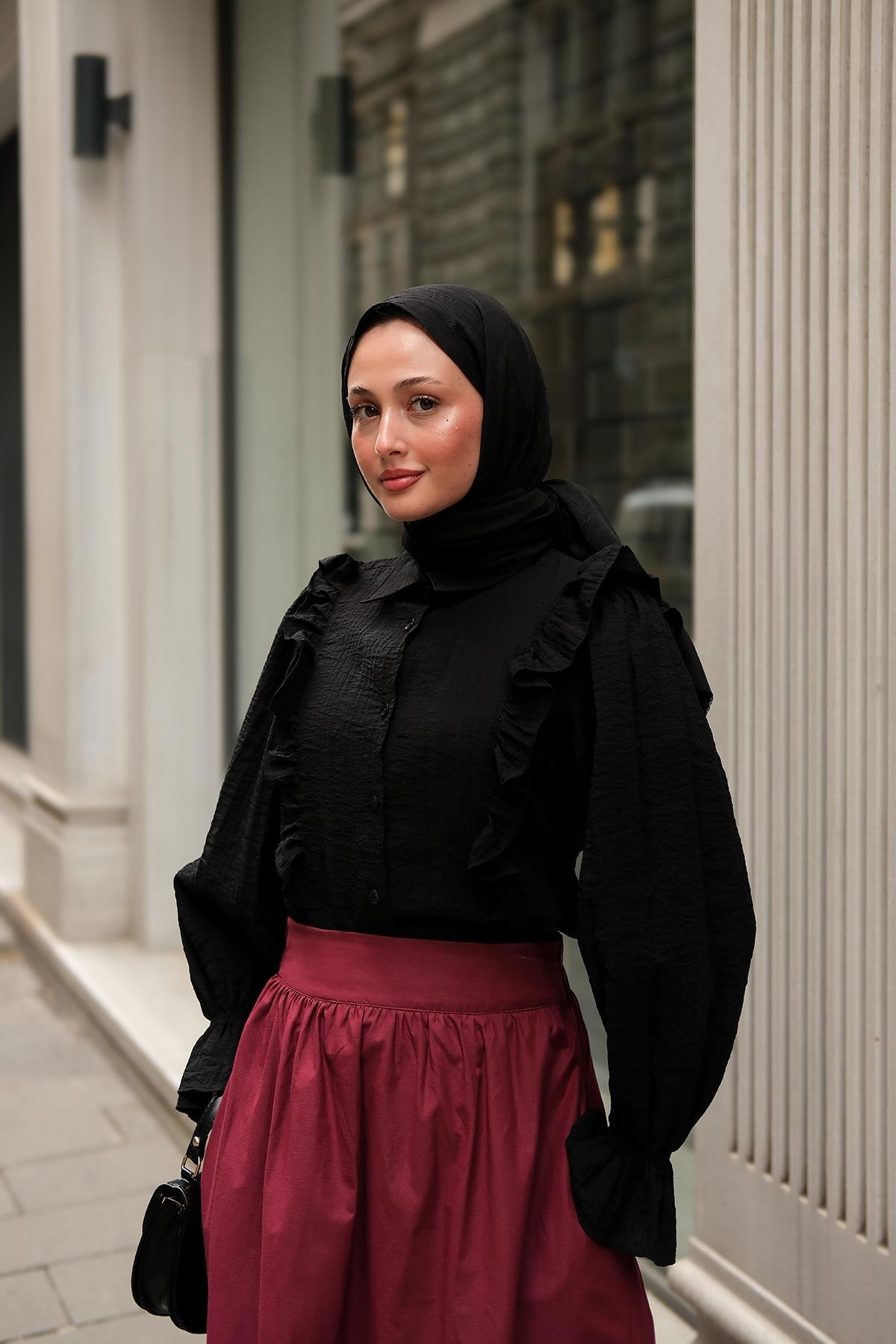 Önü Fırfır Detaylı Keten Gömlek Siyah