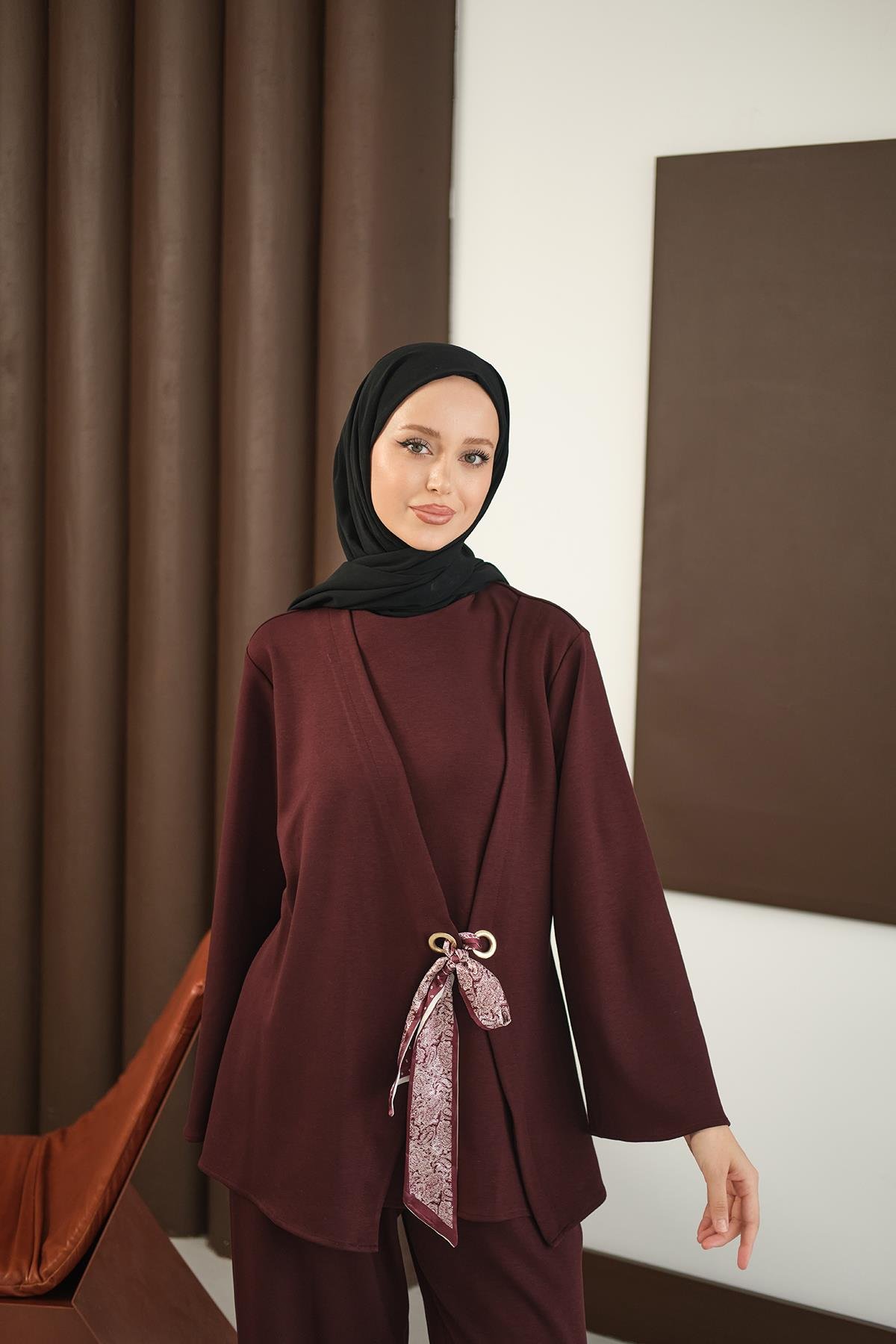 Önü Fular Detay Takım Bordo