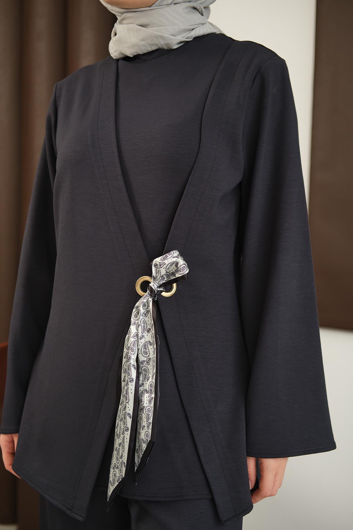 Önü Fular Detay Takım Füme