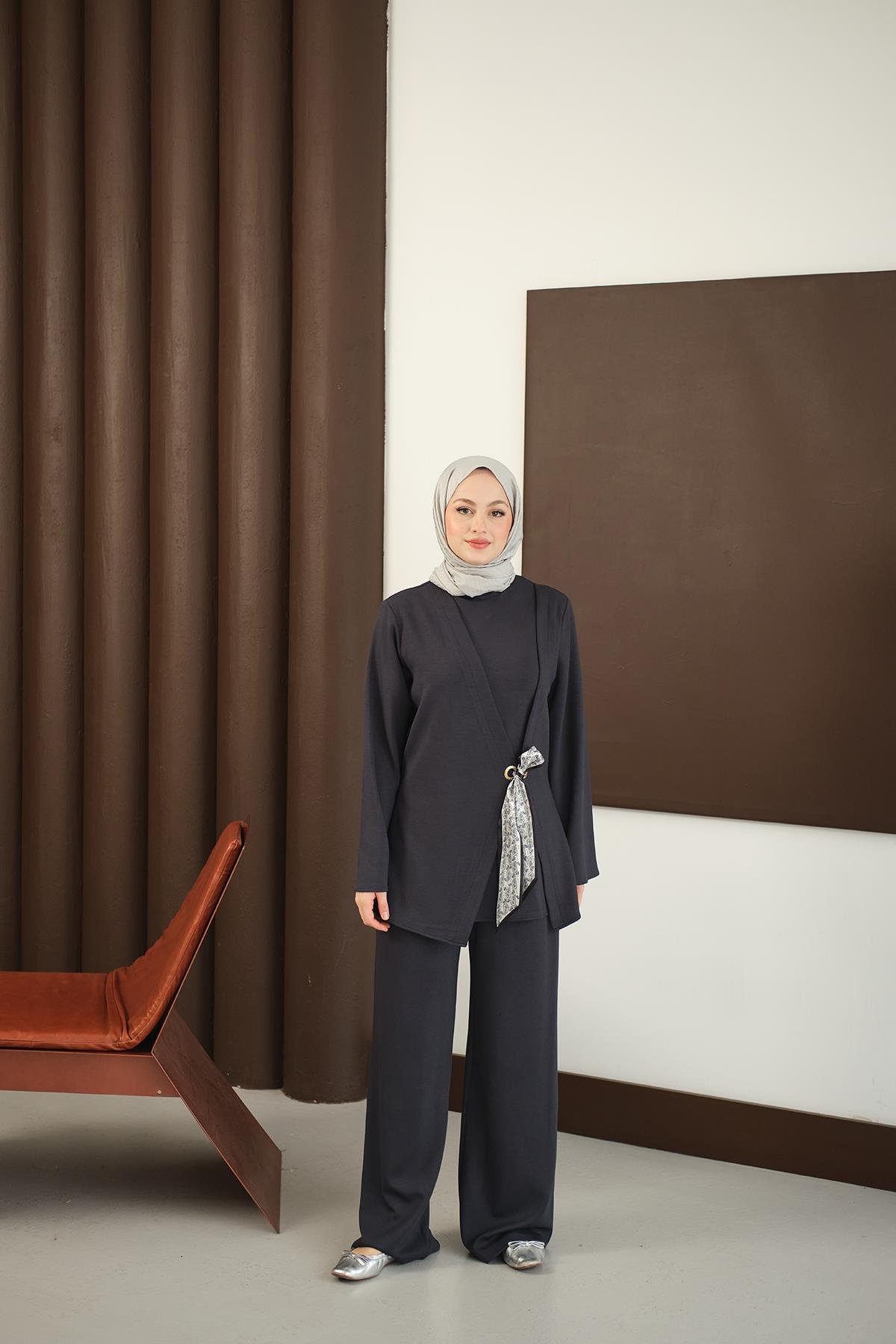 Önü Fular Detay Takım Füme