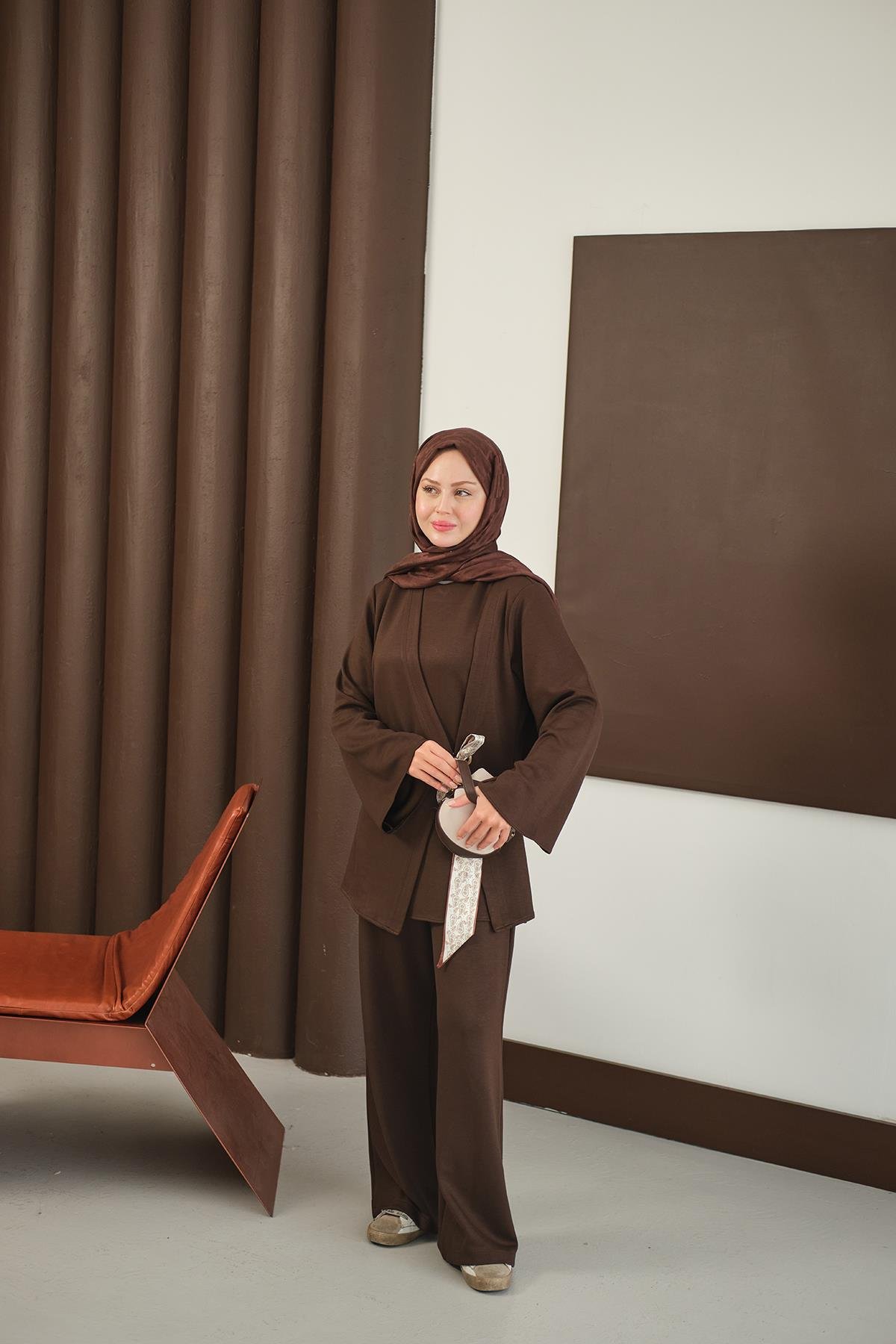 Önü Fular Detay Takım Kahverengi