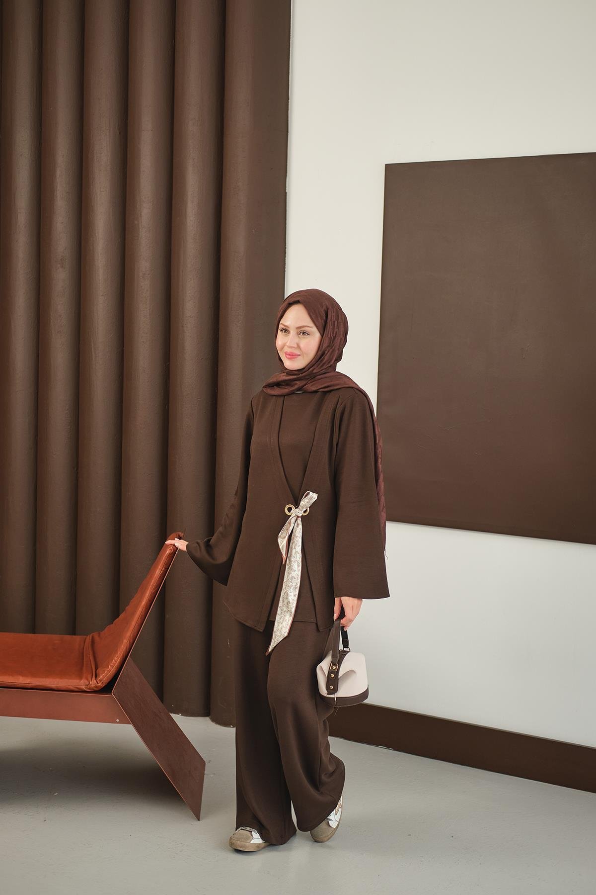 Önü Fular Detay Takım Kahverengi