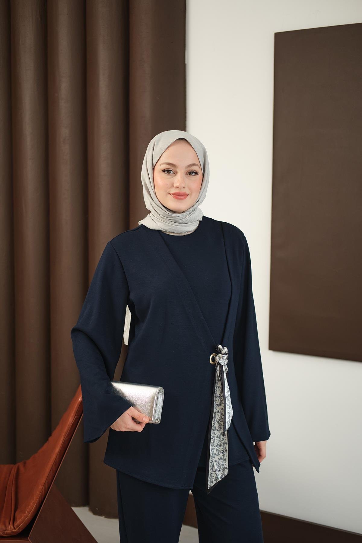 Önü Fular Detay Takım Lacivert