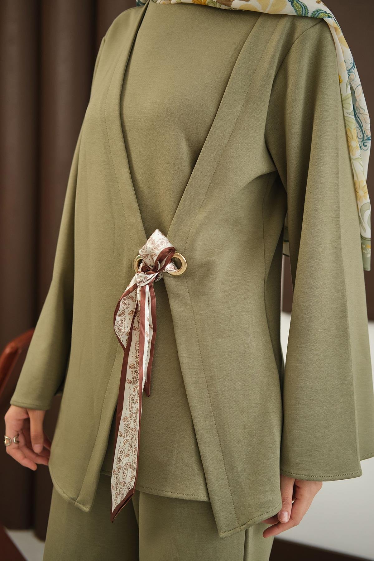 Önü Fular Detay Takım Yeşil