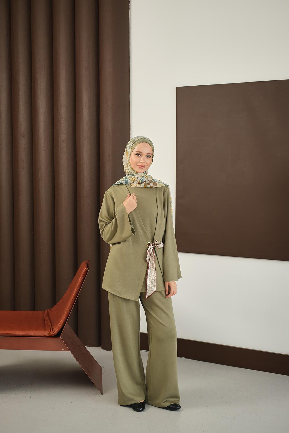 Önü Fular Detay Takım Yeşil