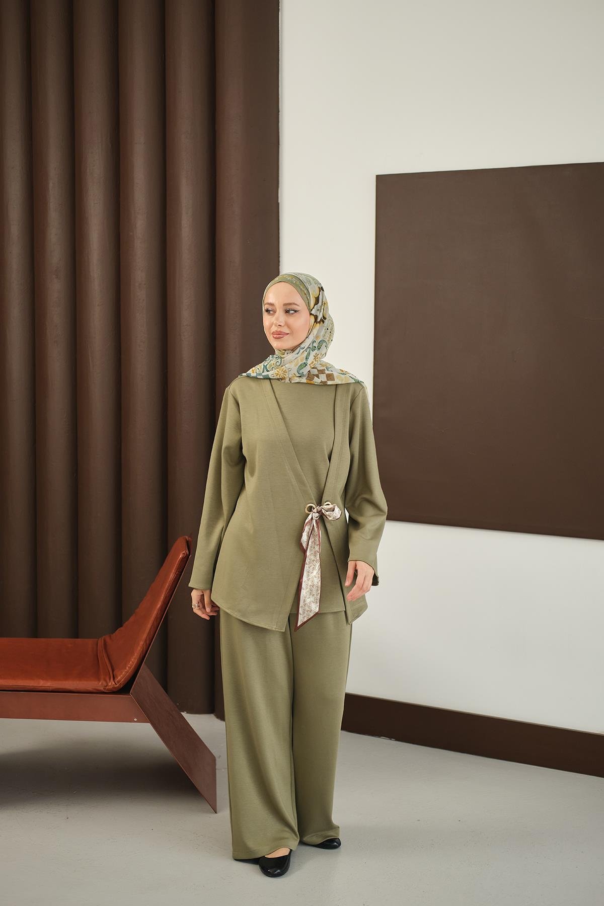 Önü Fular Detay Takım Yeşil