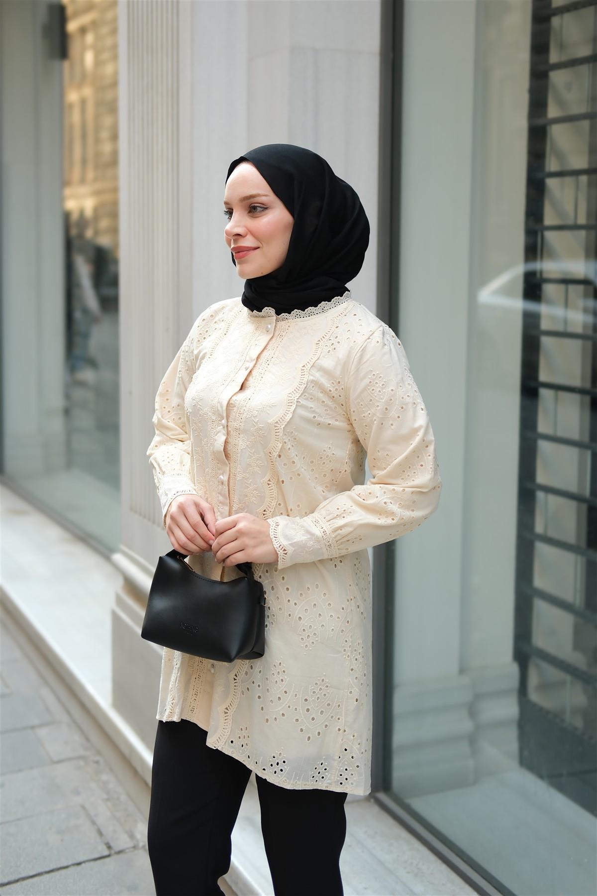 Önü Güpür Detaylı Oversize Gömlek Krem