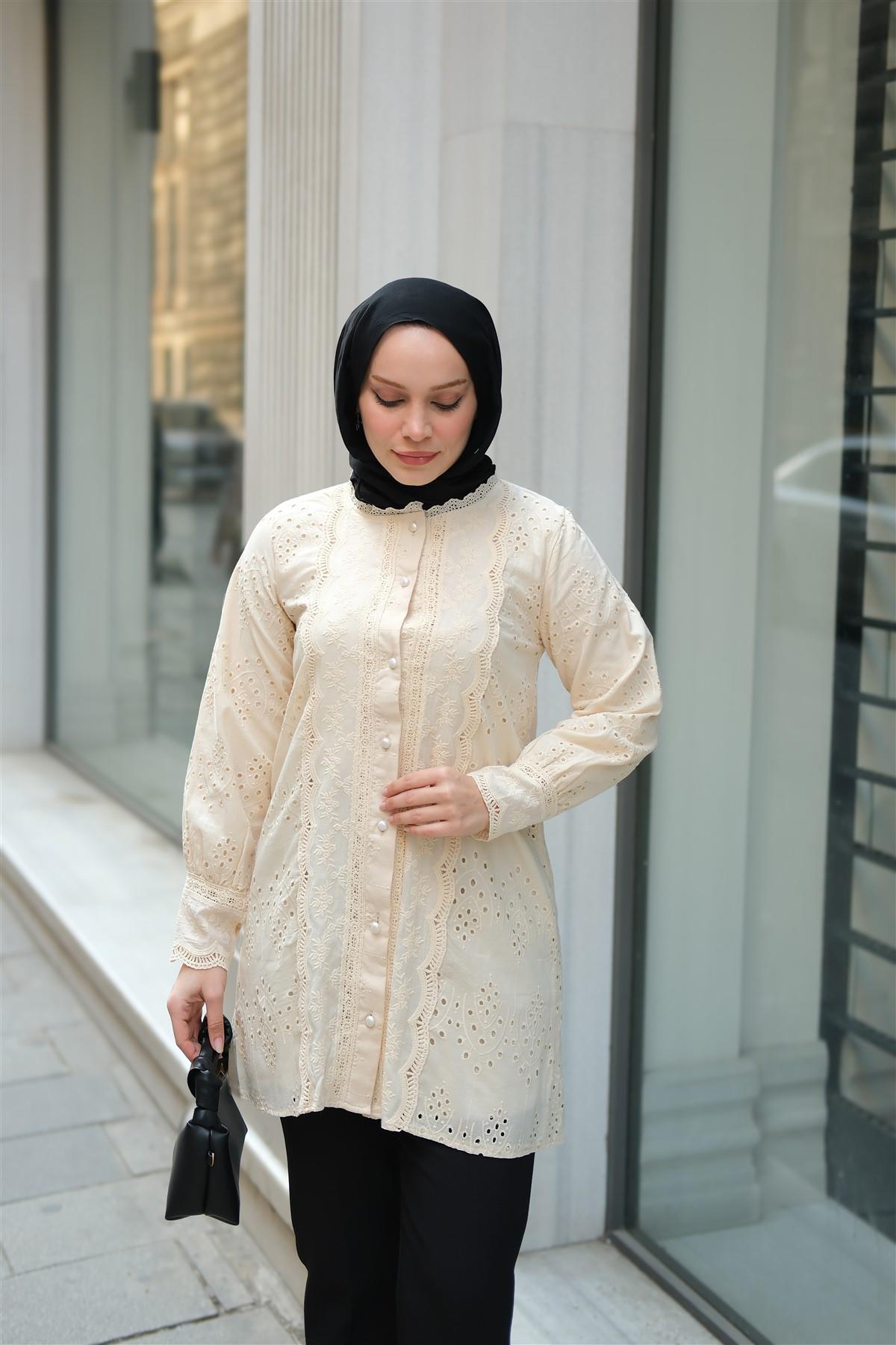 Önü Güpür Detaylı Oversize Gömlek Krem