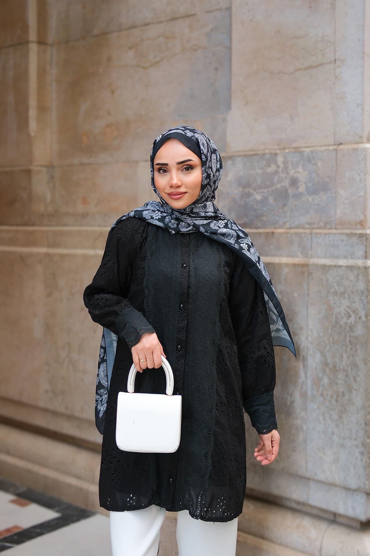 Önü Güpür Detaylı Oversize Gömlek Siyah