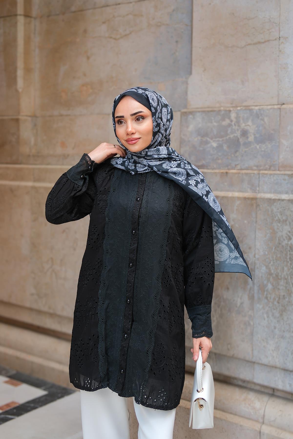 Önü Güpür Detaylı Oversize Gömlek Siyah