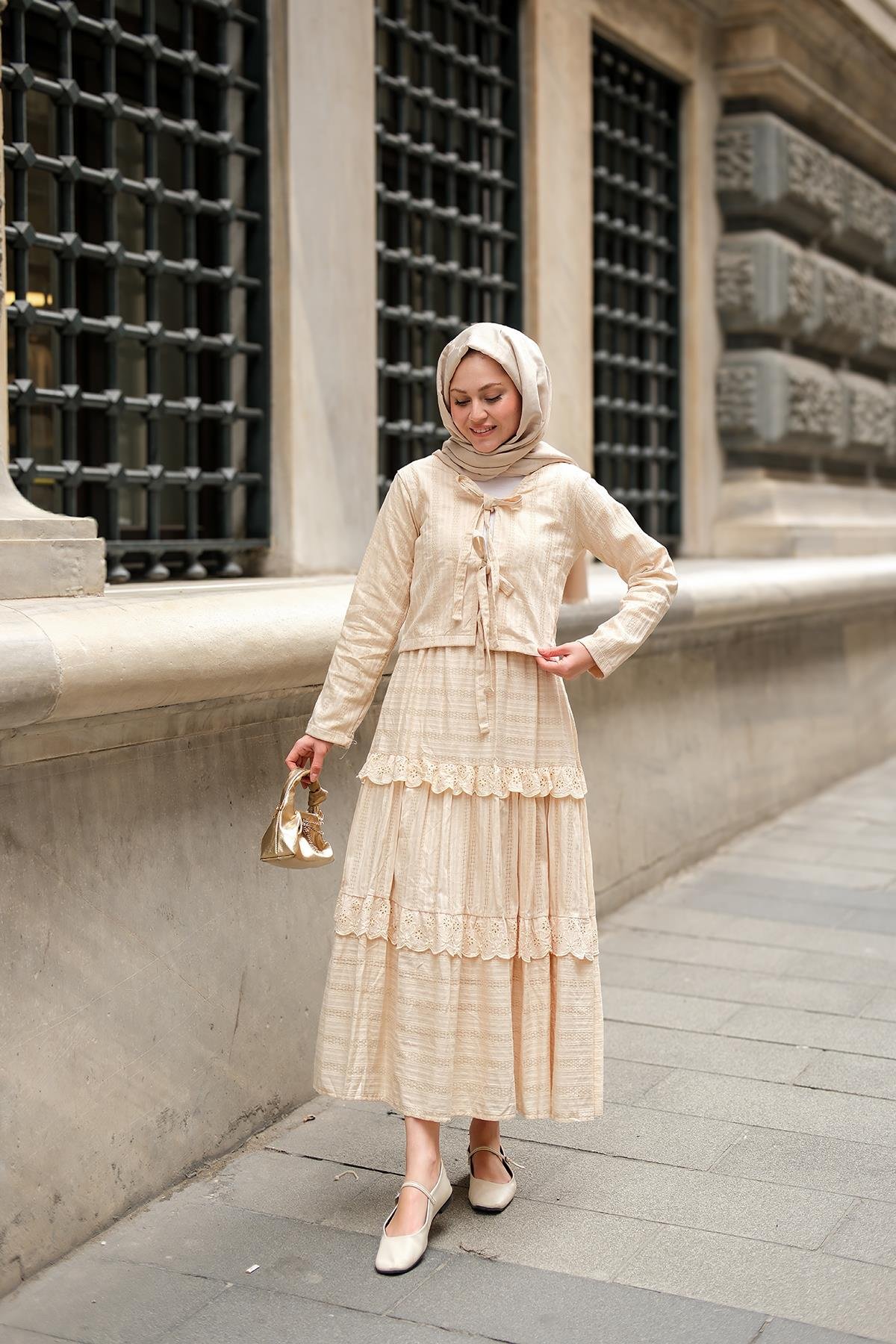 Önü Kurdale Detay ikili Takım Krem