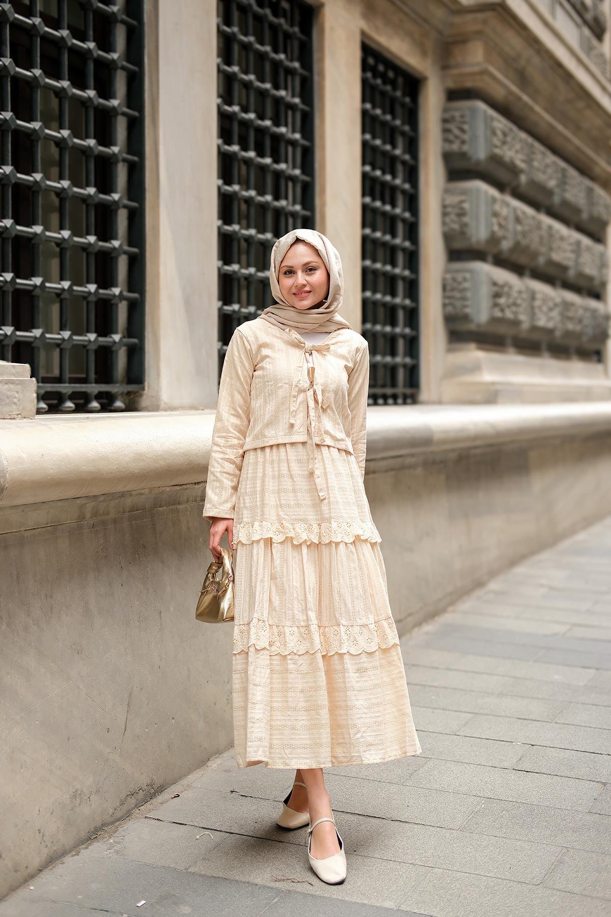 Önü Kurdale Detay ikili Takım Krem