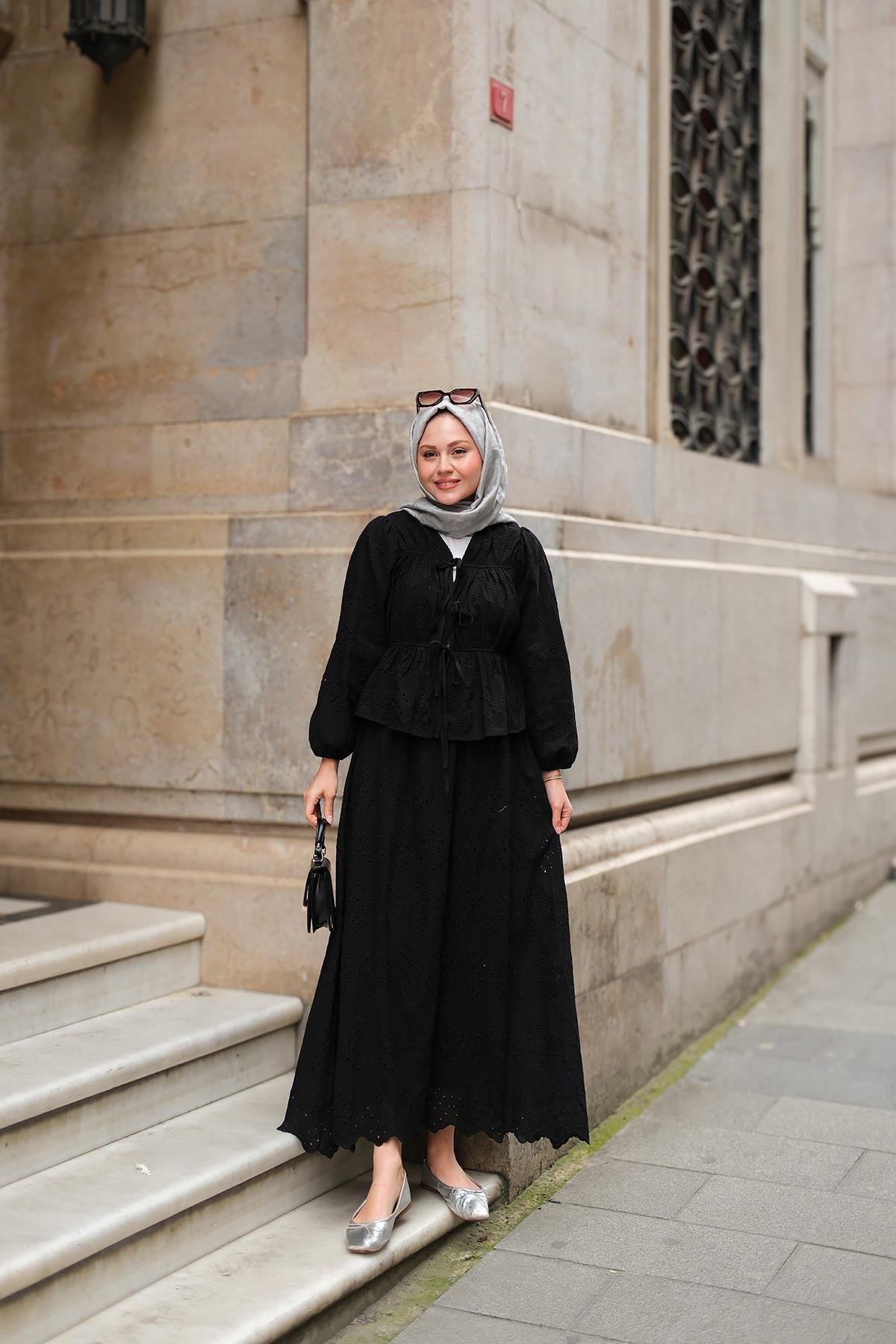 Önü Kurdele Detaylı Brode Takım Siyah