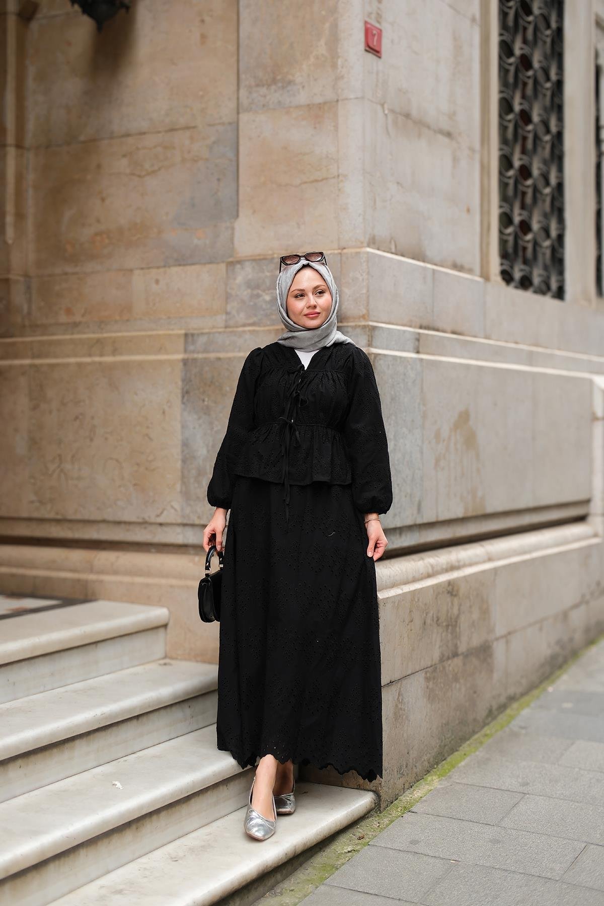 Önü Kurdele Detaylı Brode Takım Siyah