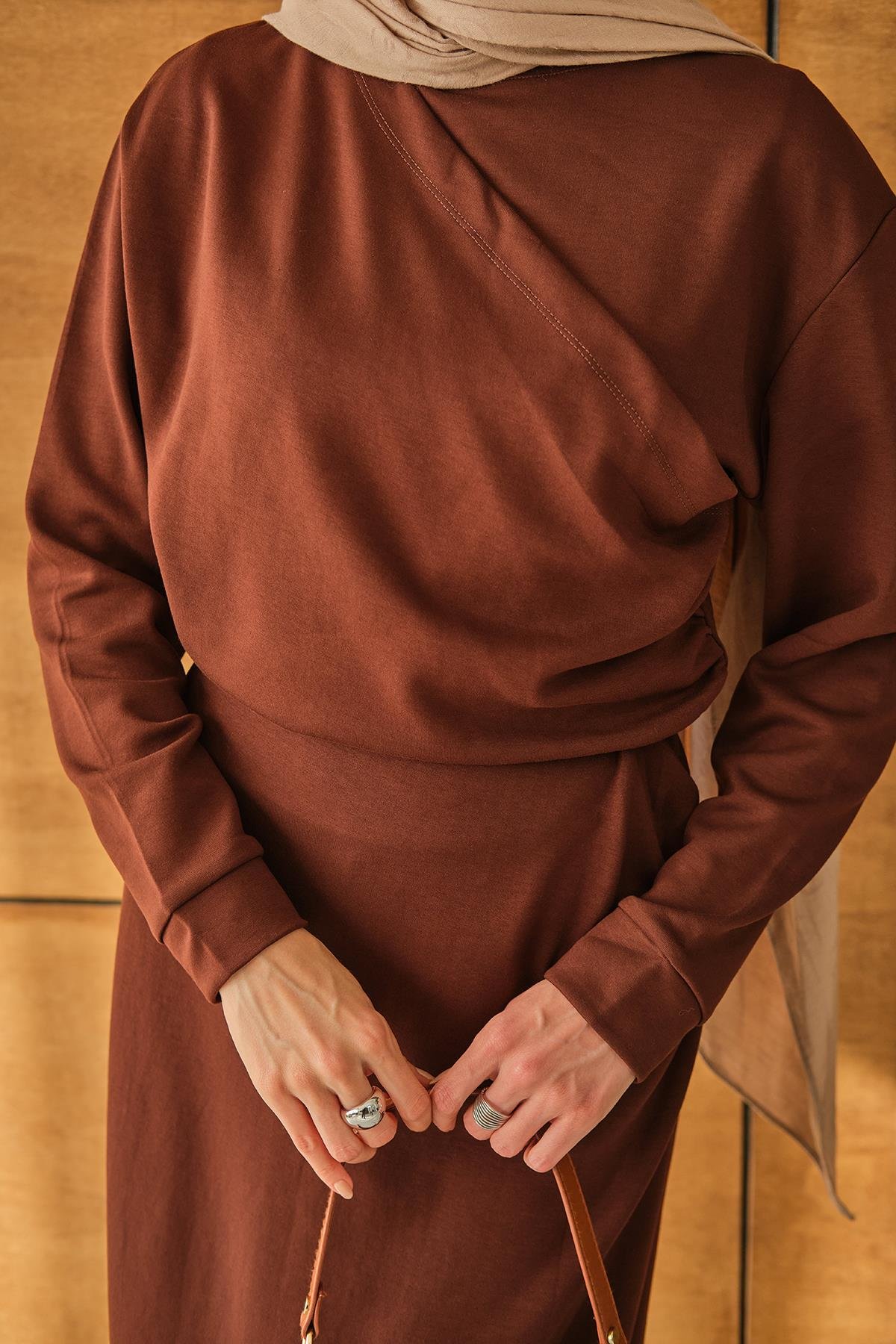 Önü Parça Detaylı Elbise Kahverengi