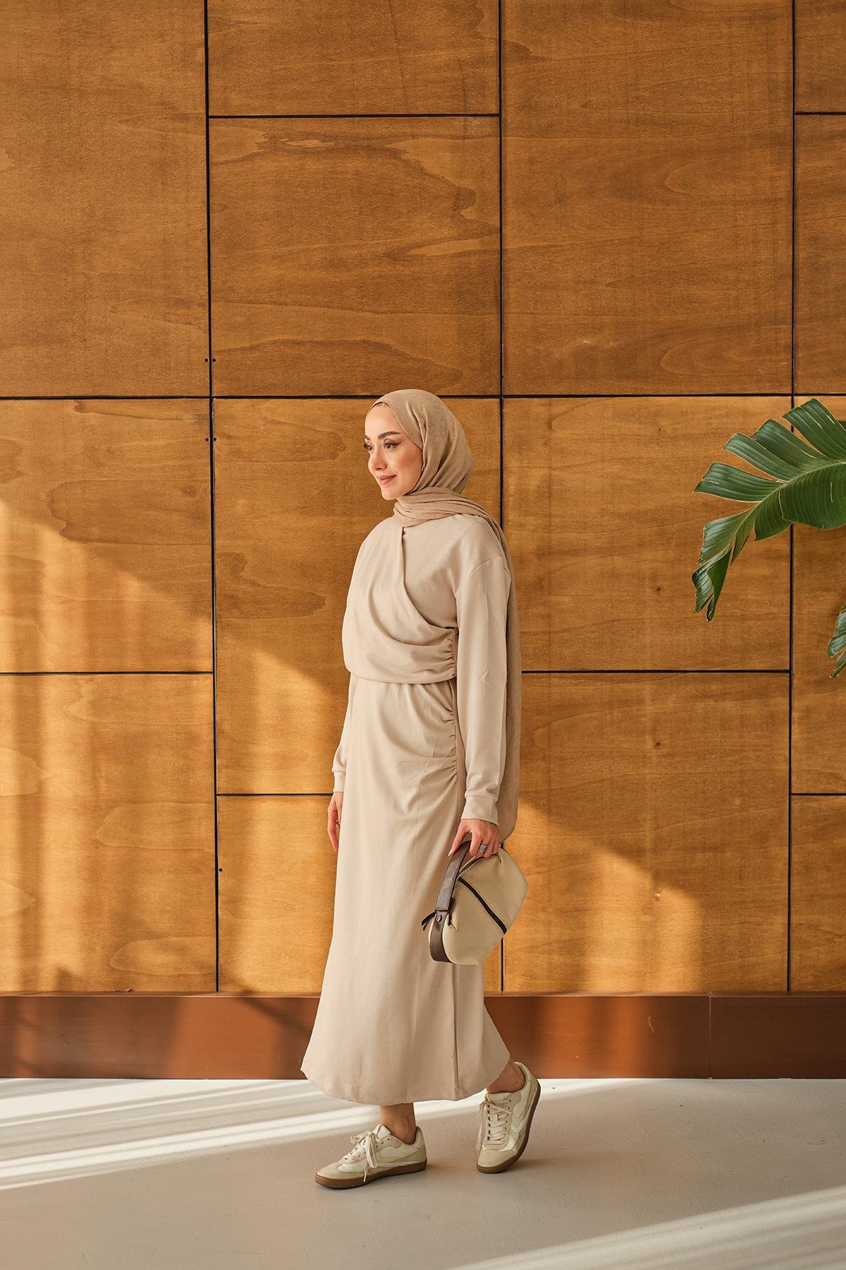 Önü Parça Detaylı Elbise Krem