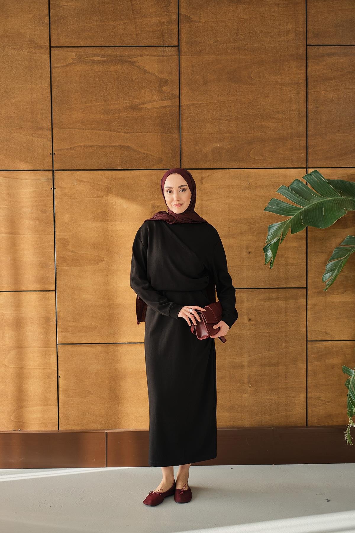 Önü Parça Detaylı Elbise Siyah