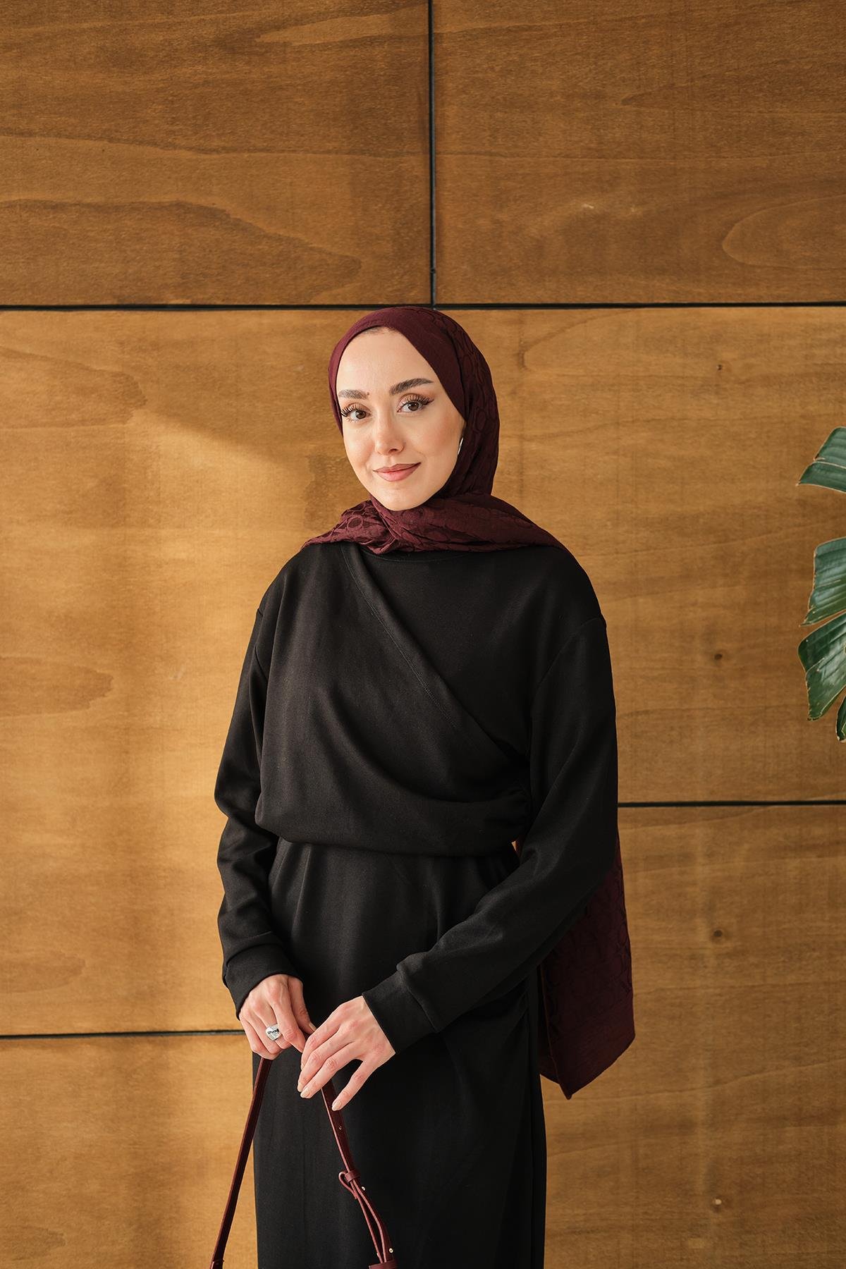 Önü Parça Detaylı Elbise Siyah