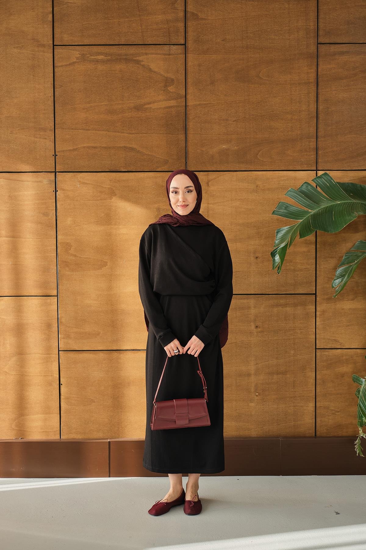 Önü Parça Detaylı Elbise Siyah