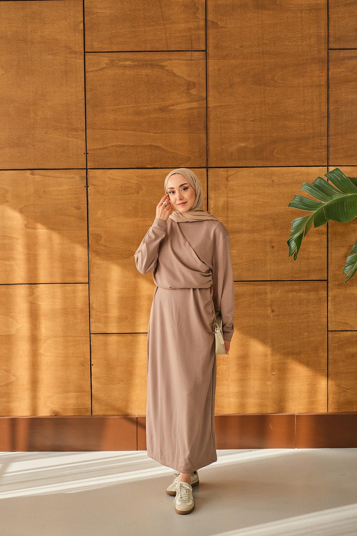 Önü Parça Detaylı Elbise Vizon