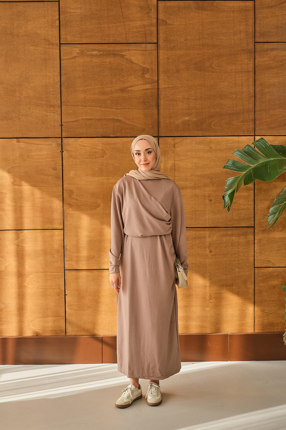 Önü Parça Detaylı Elbise Vizon