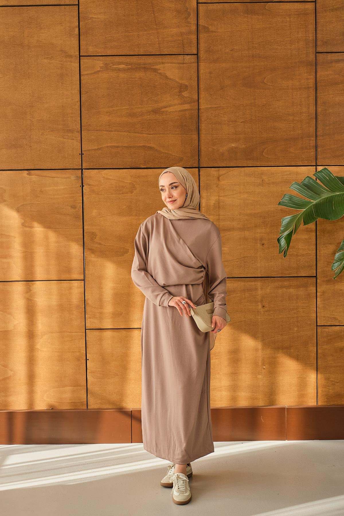 Önü Parça Detaylı Elbise Vizon