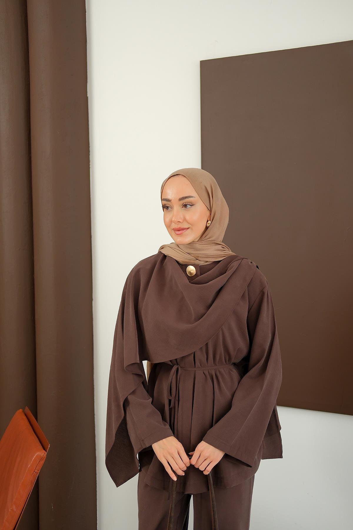 Önü Şal Detay Takım Kahverengi