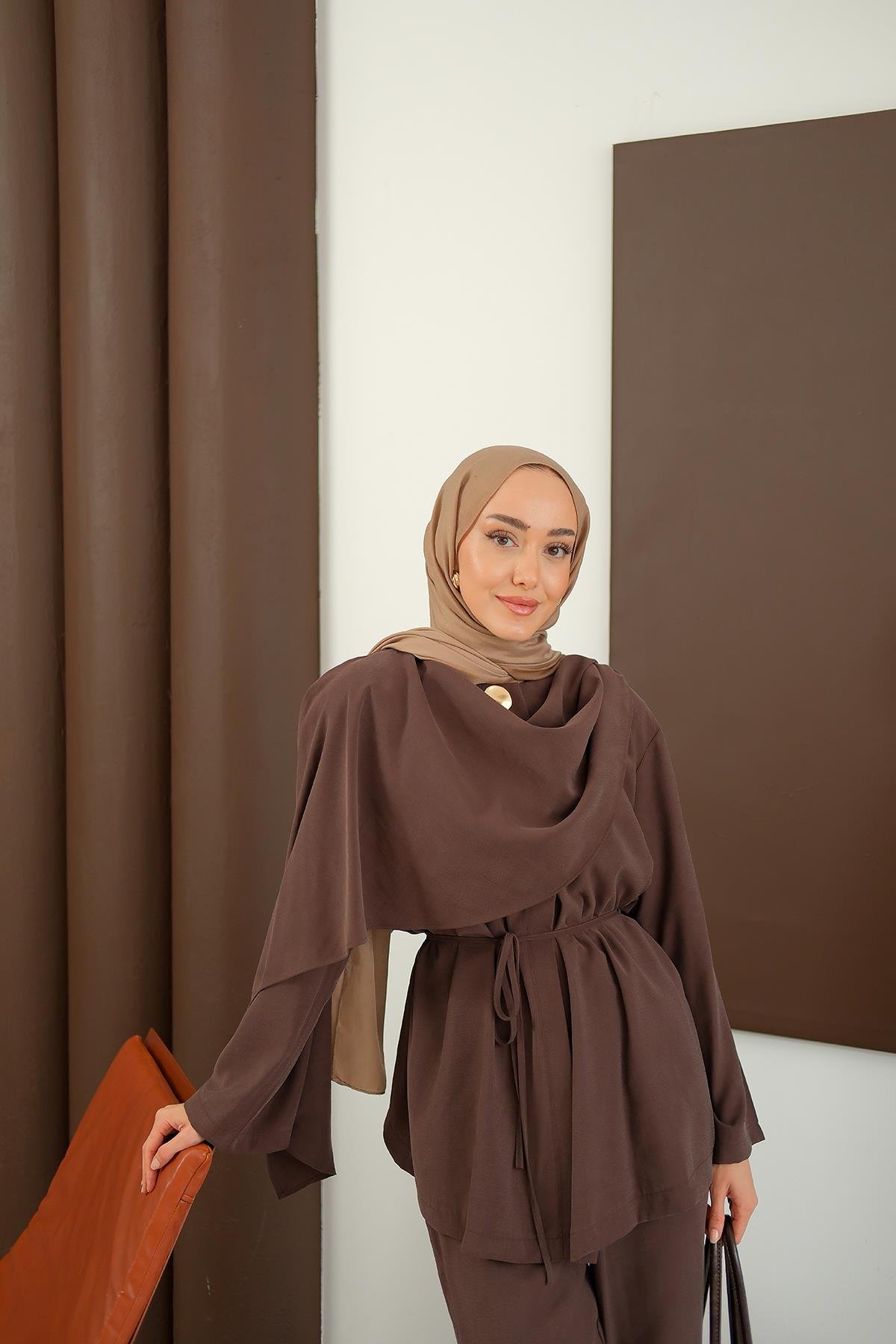 Önü Şal Detay Takım Kahverengi