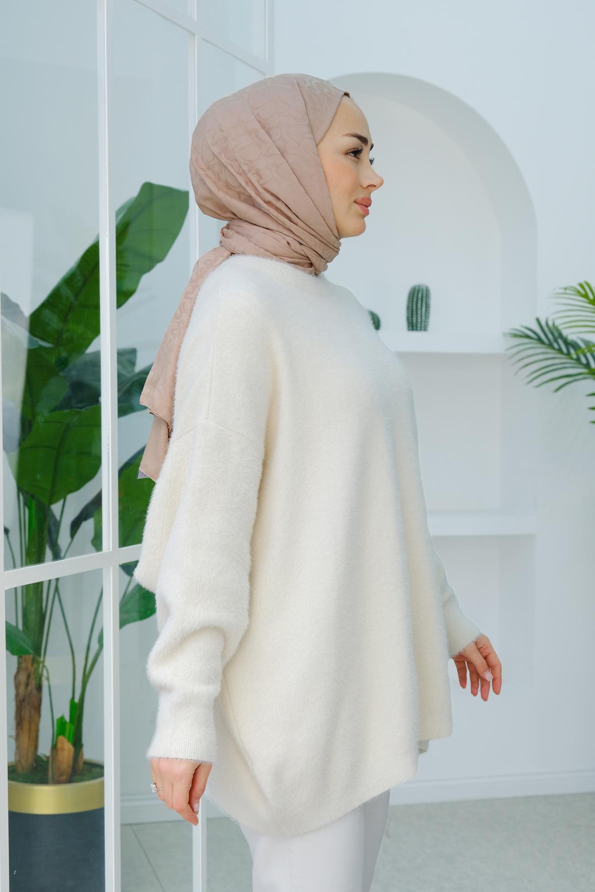 Oversize Kesim Peluş Kazak Ekru