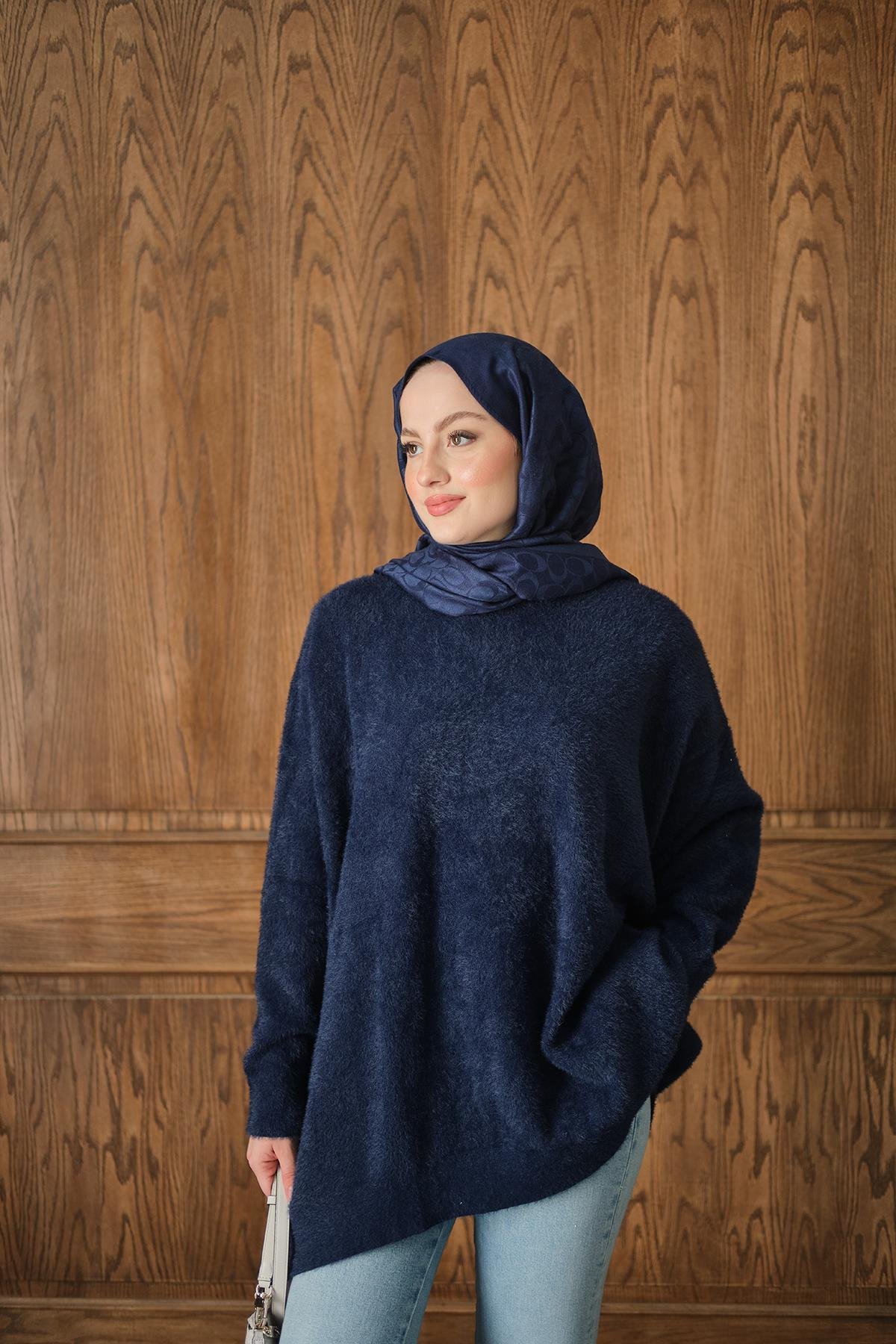 Oversize Kesim Peluş Kazak Lacivert