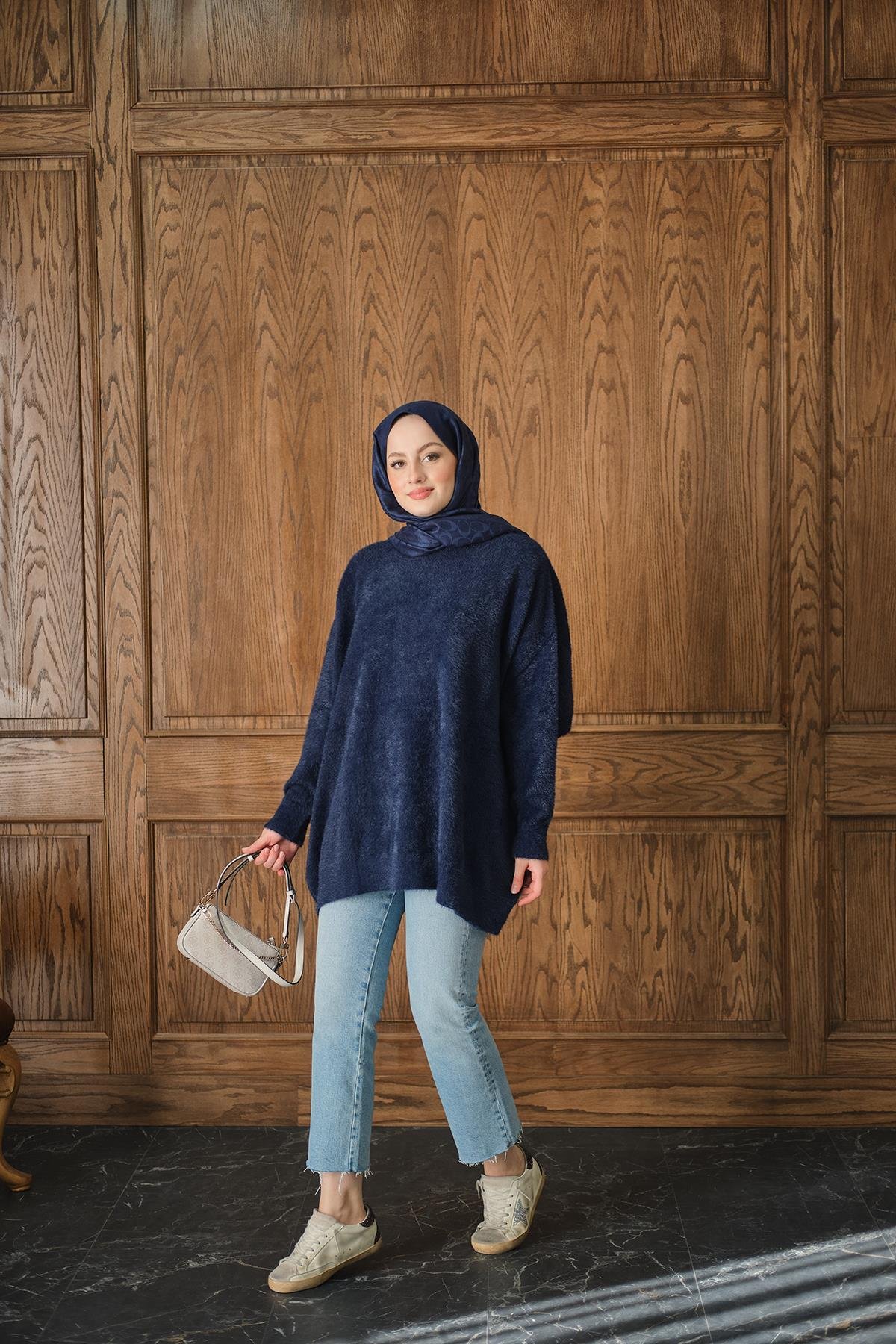 Oversize Kesim Peluş Kazak Lacivert