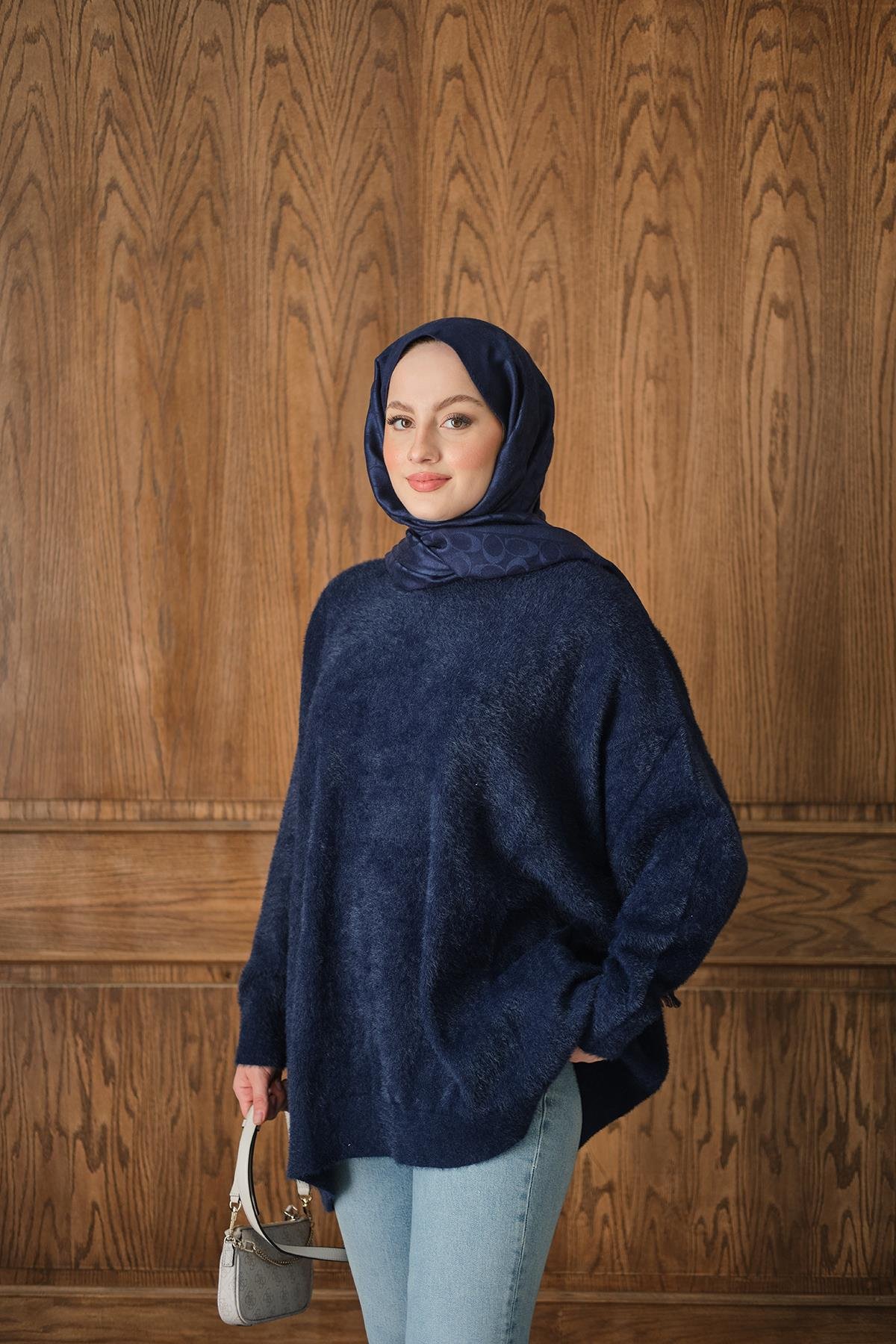 Oversize Kesim Peluş Kazak Lacivert