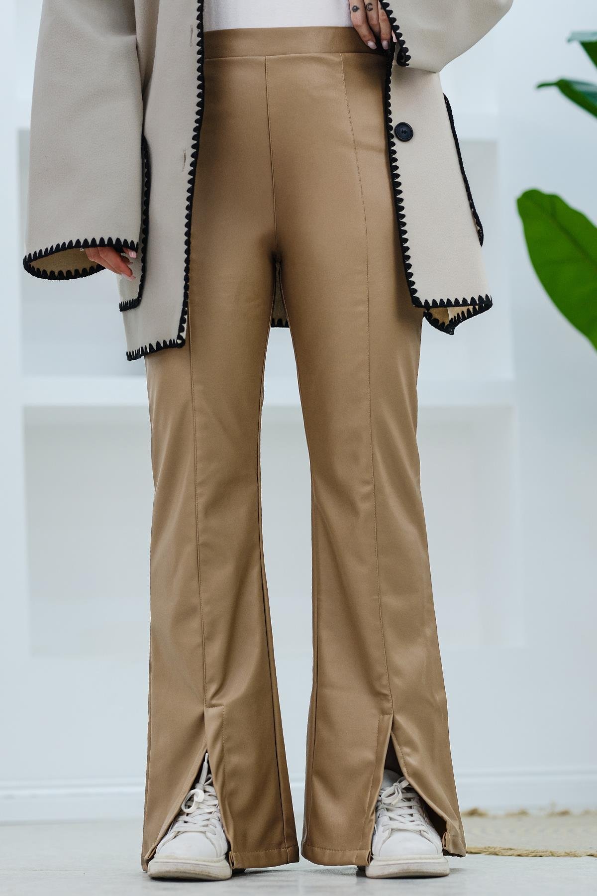 Paça Detayı Yırtmaçlı Deri Pantolon  Vizon