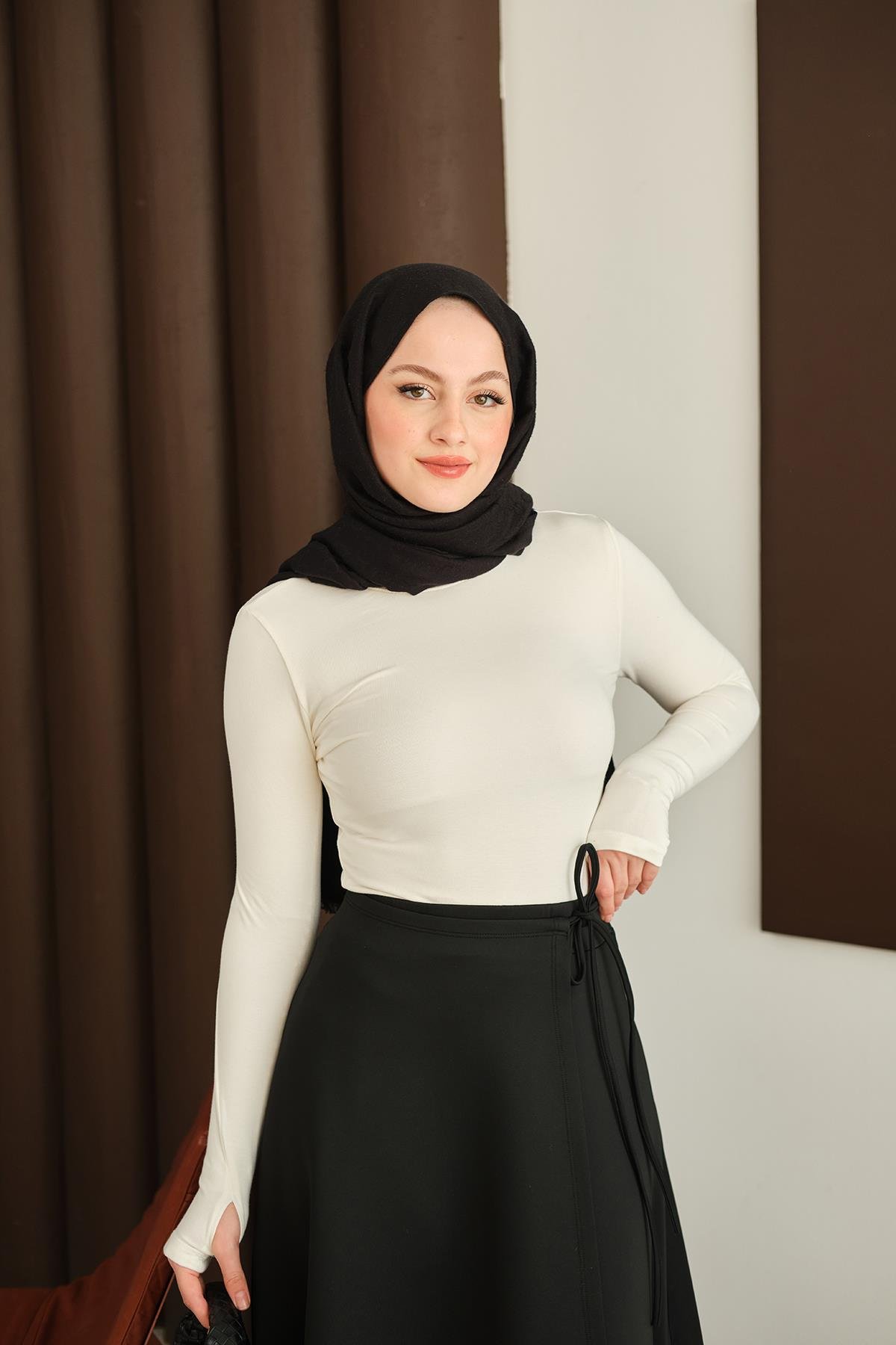 Parmak Geçirmeli Body Beyaz