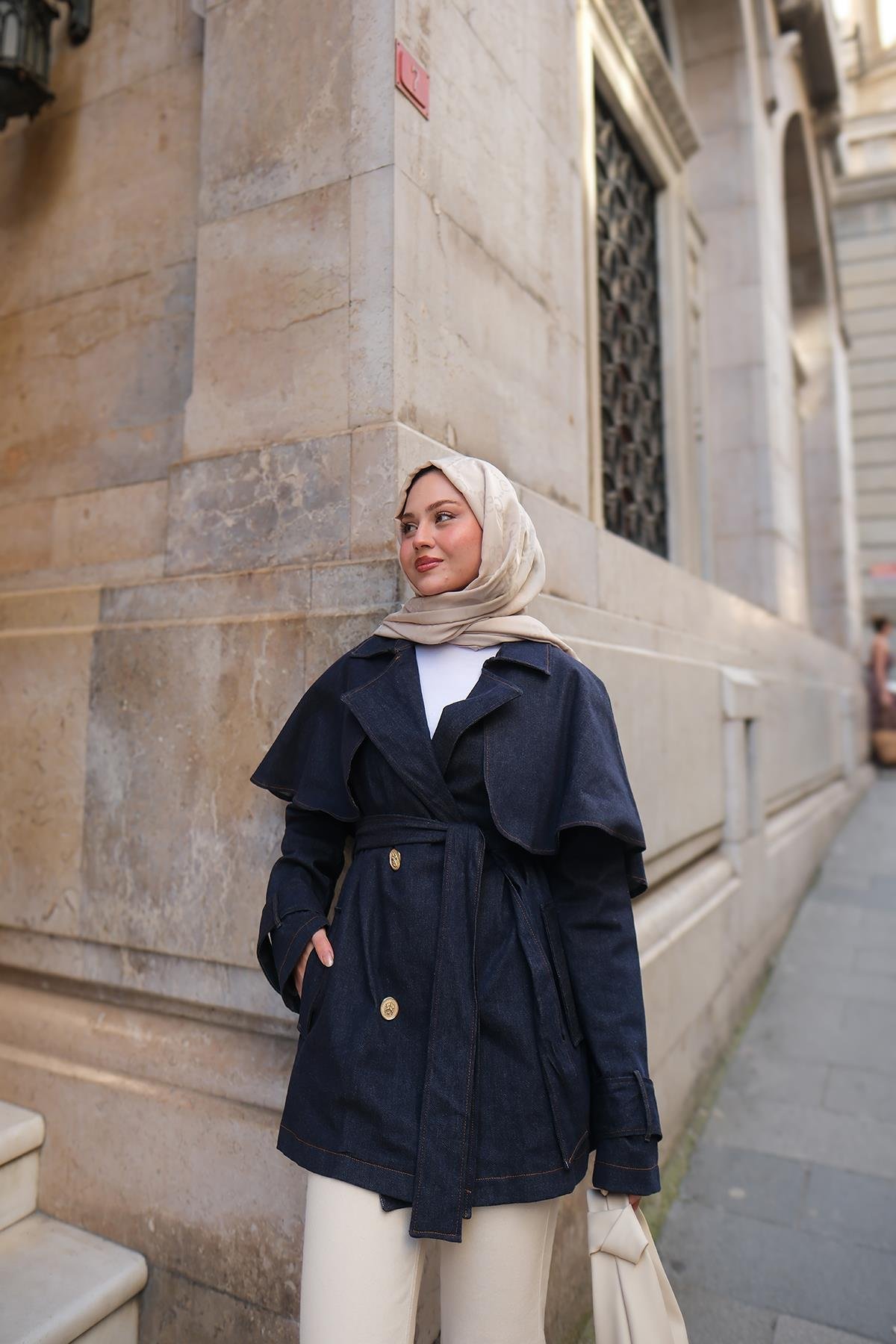 Pelerin Kollu Kısa Kot Trenç Koyu Mavi