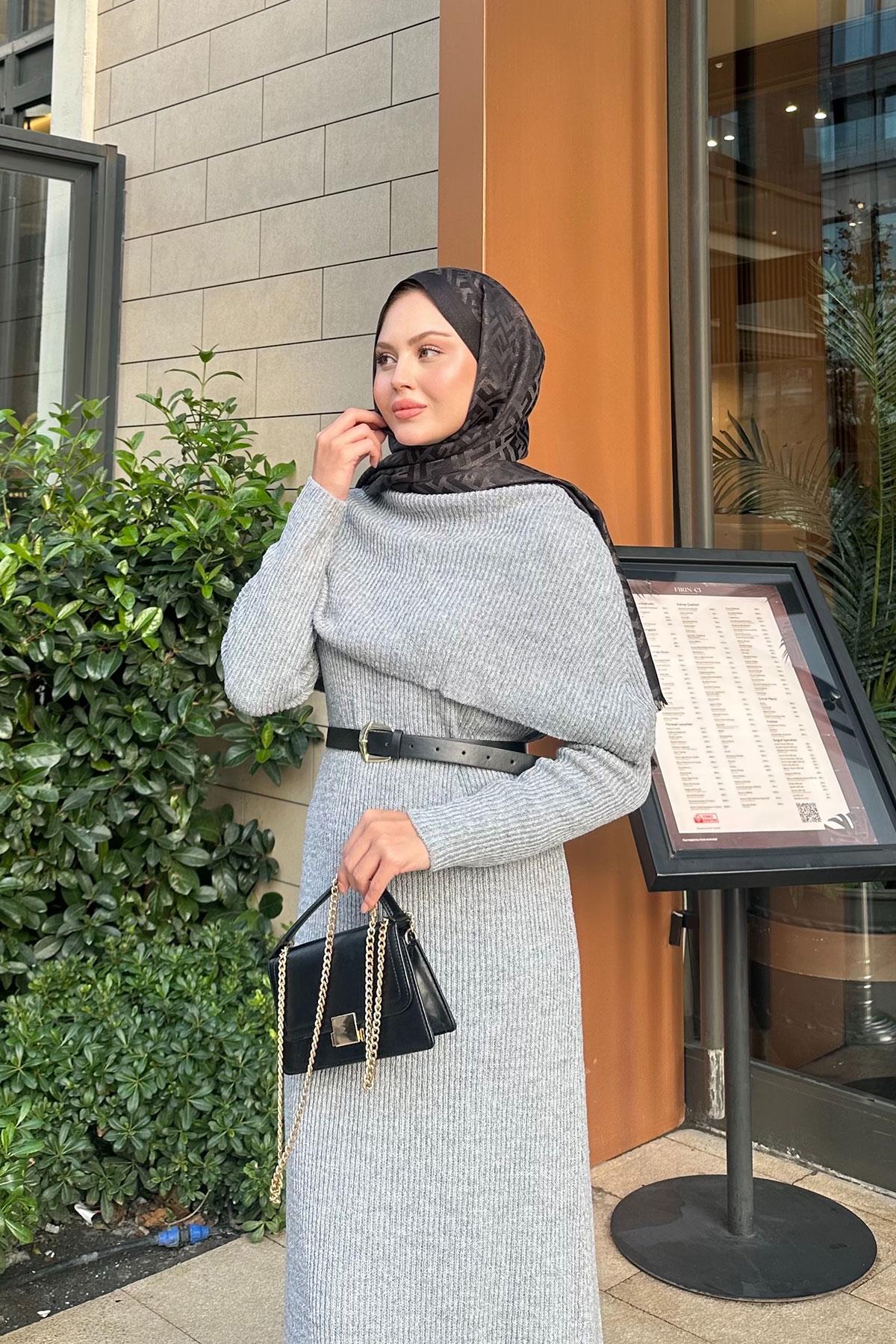 Pelerin Yaka Elbise Gri