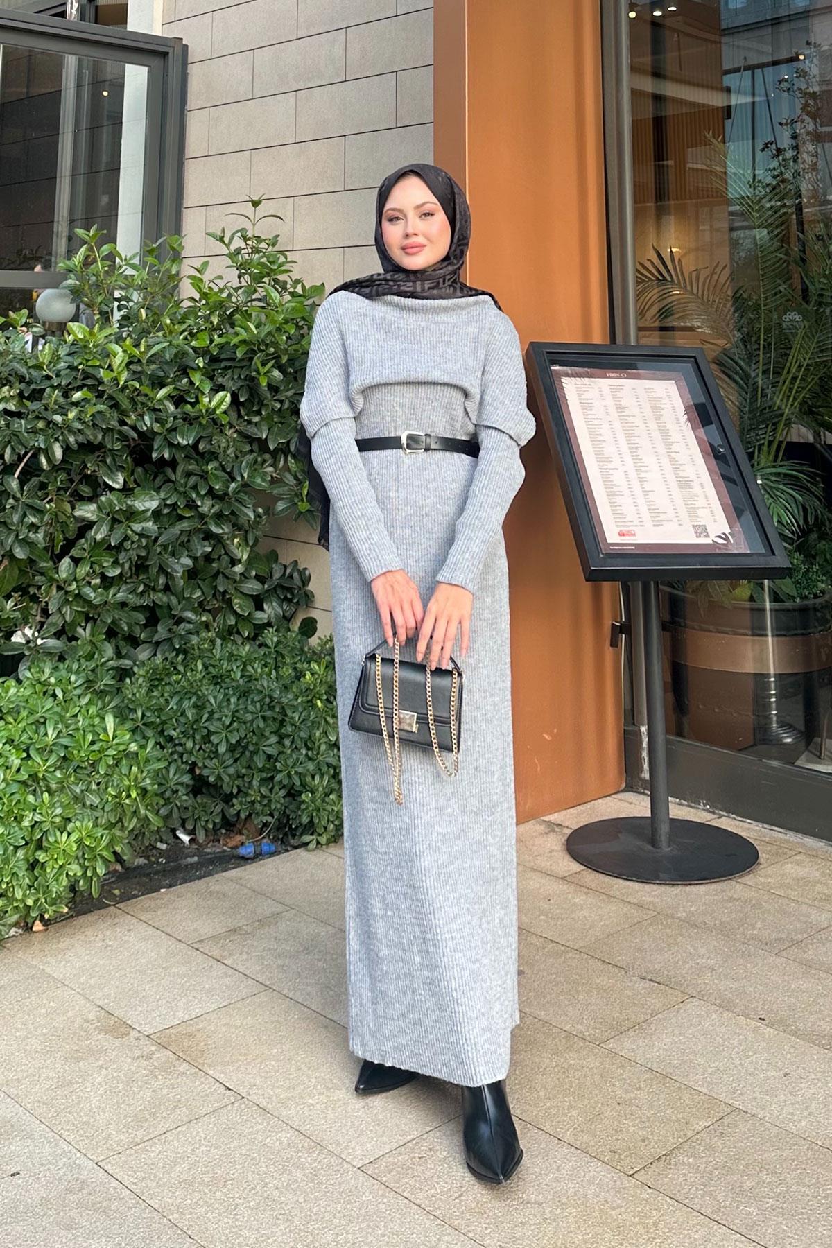 Pelerin Yaka Elbise Gri